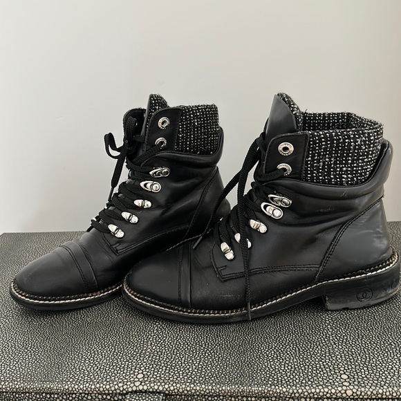Chanel boots - Picture 1 of 4